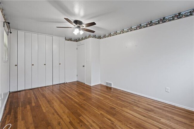 Building Photo - 117 Alpine Village Dr