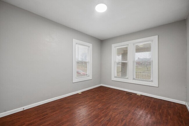Building Photo - 3807 Manola Ave