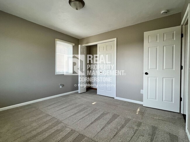 Building Photo - Spacious Country Home with Huge Yard and A...