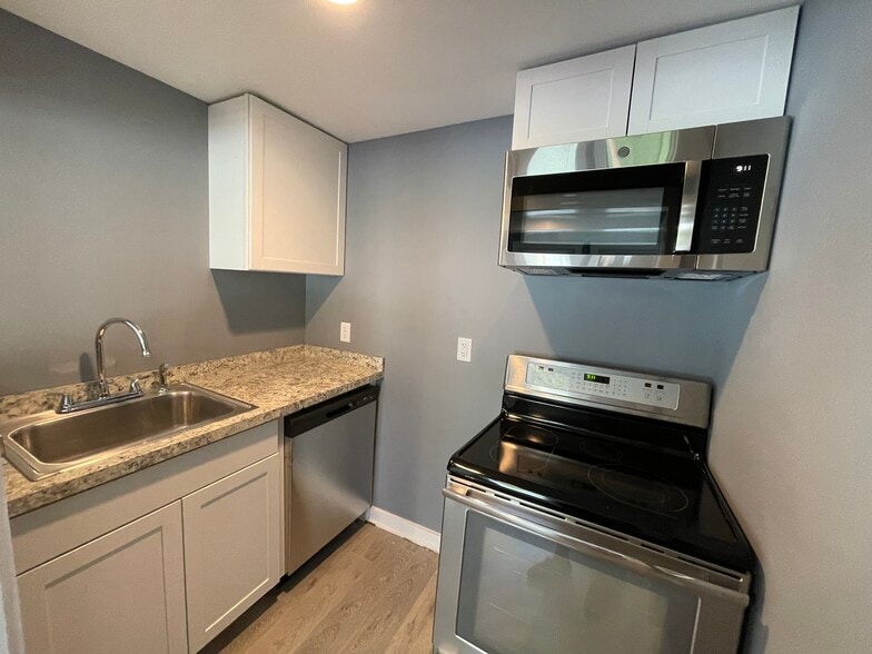Kitchen 3 - 220 Maple Ave
