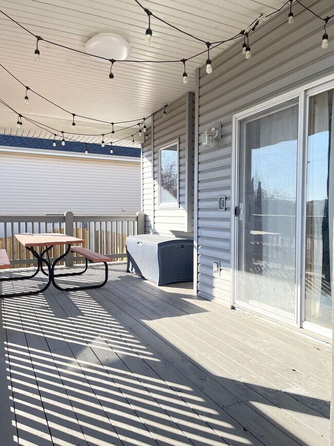 Building Photo - Northwest Omaha Gem: 2,700 Sq Ft, 3-Bedroom, Walk-Out Finished Basement, Fenced Yard, 3-Car Garag...