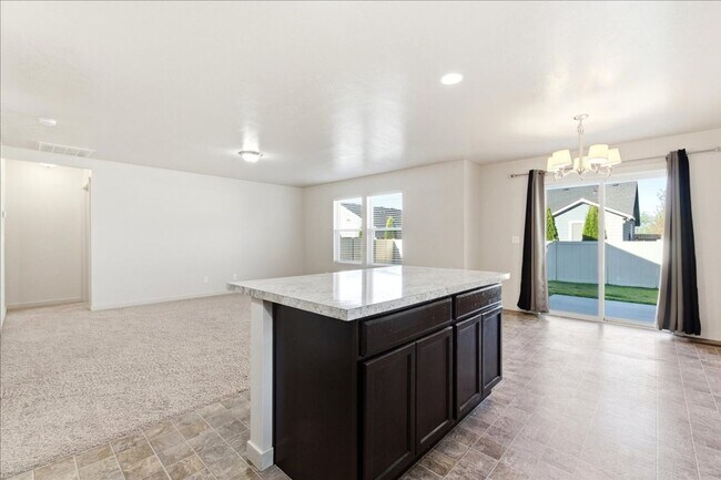 Building Photo - Single Level 3-bedroom 2-bathroom home in SW Boise