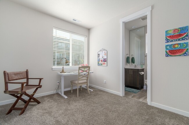 Building Photo - Gorgeous Home with a view!! Available Now!!
