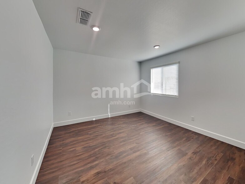 Building Photo - 17151 W Townley Ave