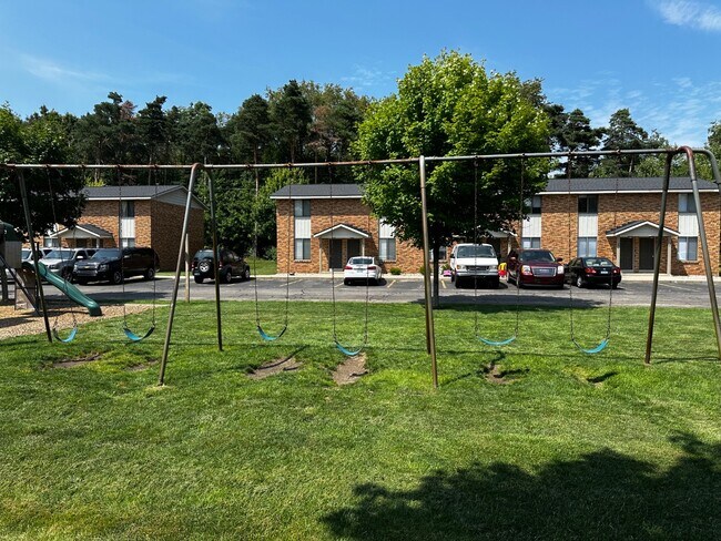 Building Photo - 475 W Mae Rose Ave