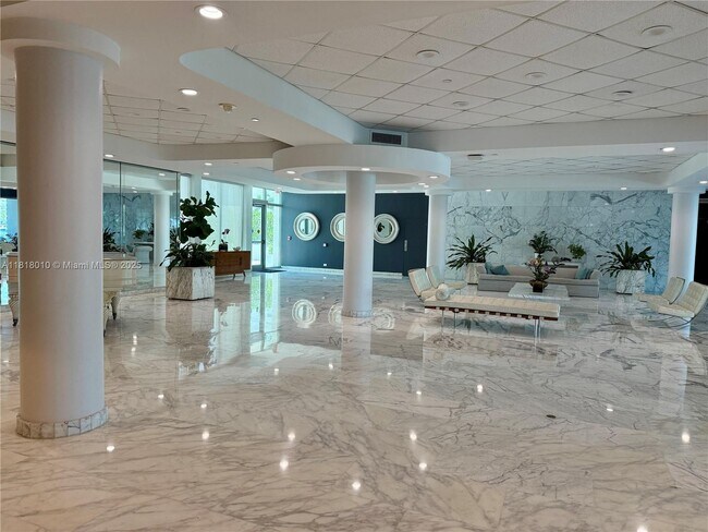 Building Photo - 5055 Collins Ave