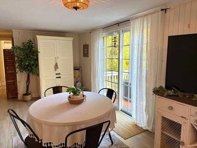 Building Photo - 28 Swan Lake Rd