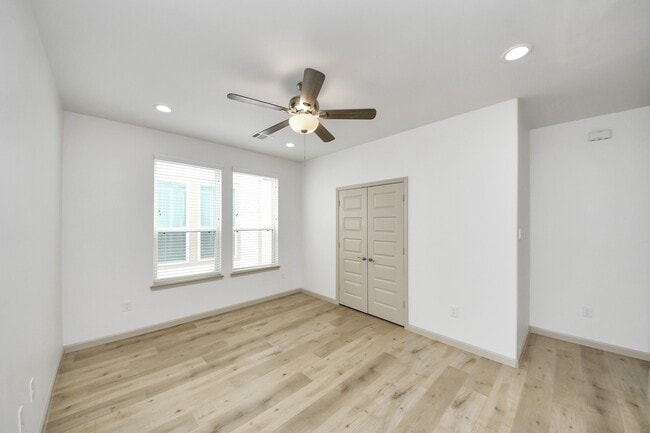 Building Photo - 2119 Esther Dr