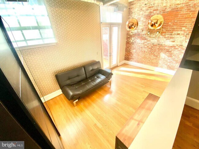 Building Photo - 2035 2nd St NW