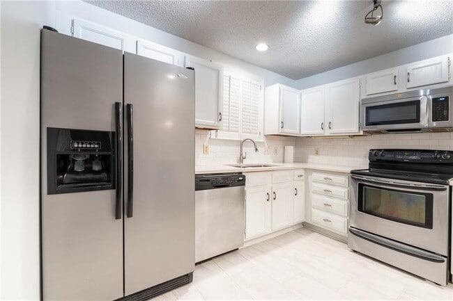 Building Photo - 311 Hollyfax Cir NE