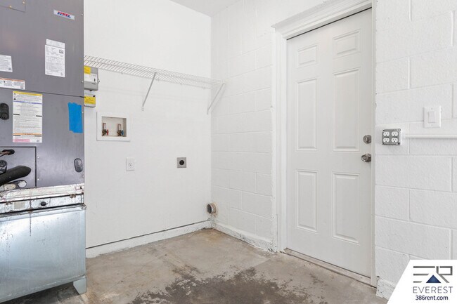 Building Photo - 734 Flora St