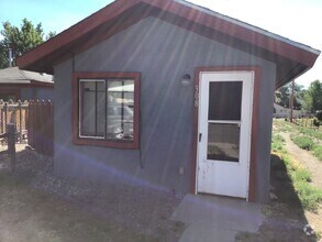 Building Photo - Studio apartment