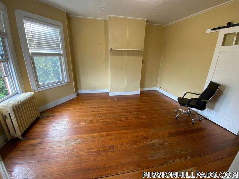 Building Photo - 846 Huntington Ave