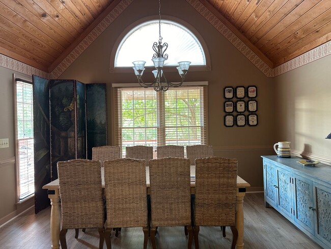 Building Photo - Beautiful Goose Creek Oasis