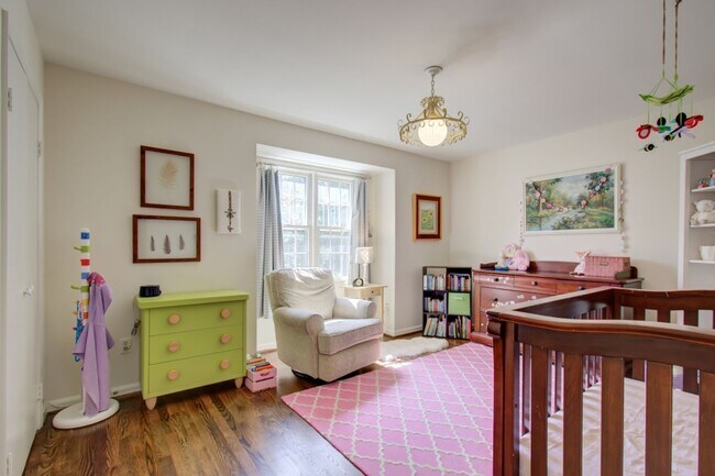 Building Photo - Cool Colonial in North Chevy Chase!