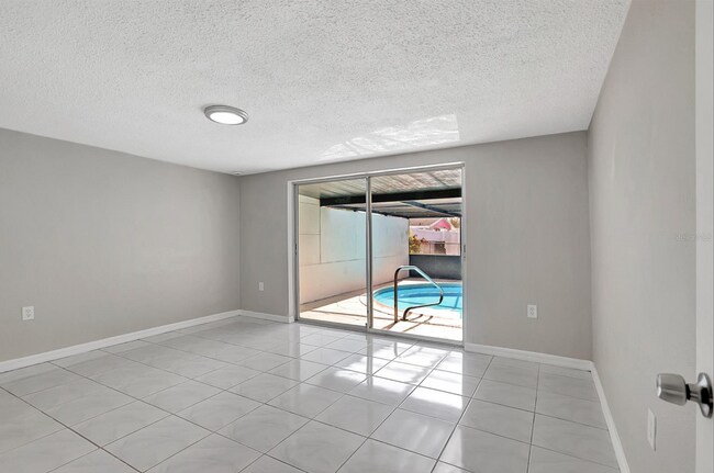 Building Photo - 7210 Parrot Dr