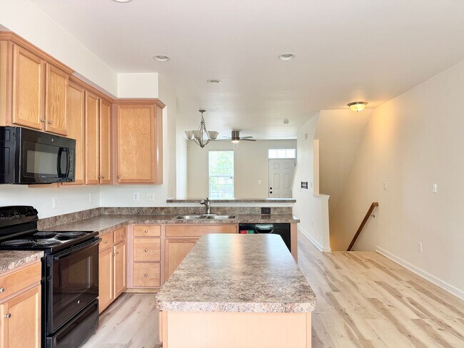 Building Photo - 127 Streamview Dr