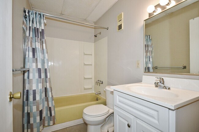 Building Photo - 1606 Bingham St