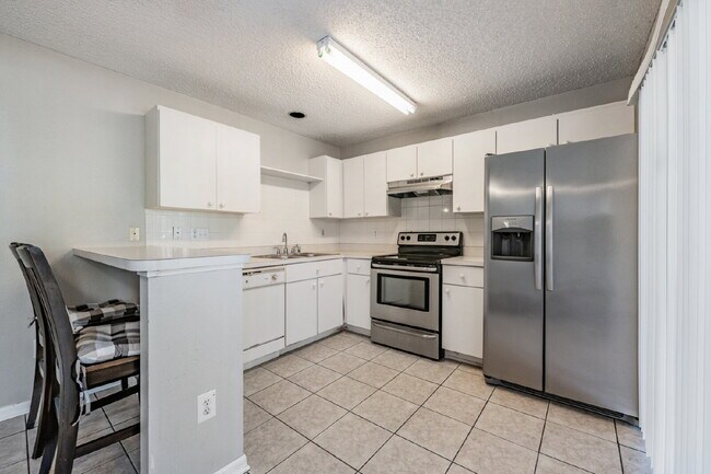 Building Photo - 6724 Summer Haven Dr