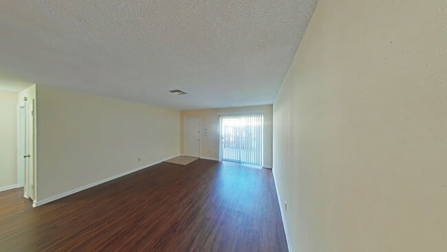 Building Photo - ***$0 SECURITY DEPOSIT***Lovely 2 Bedroom ...