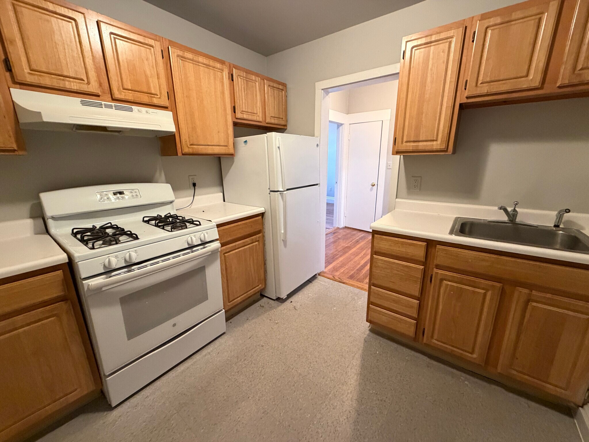 Building Photo - 376 Riverway