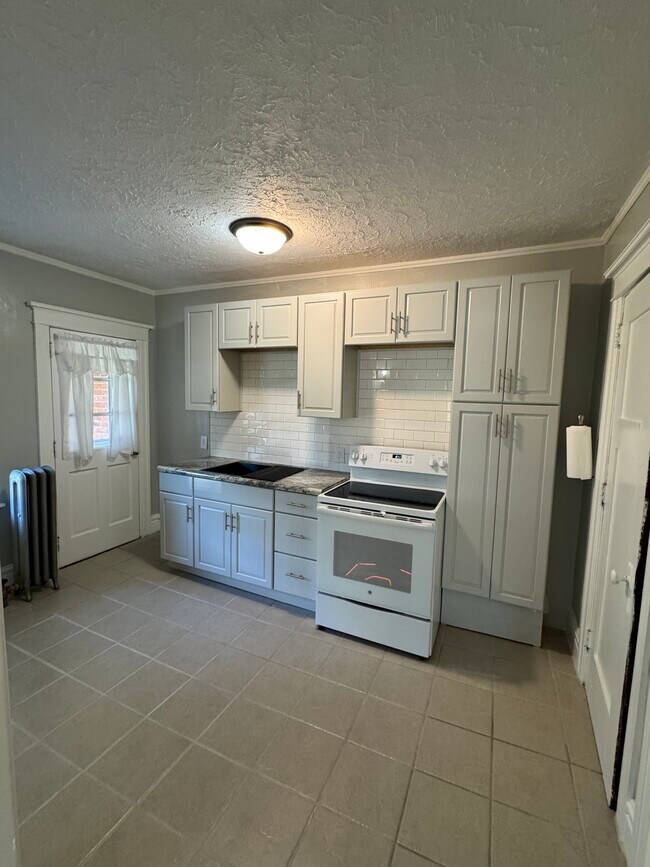 Building Photo - 2 Arbor St