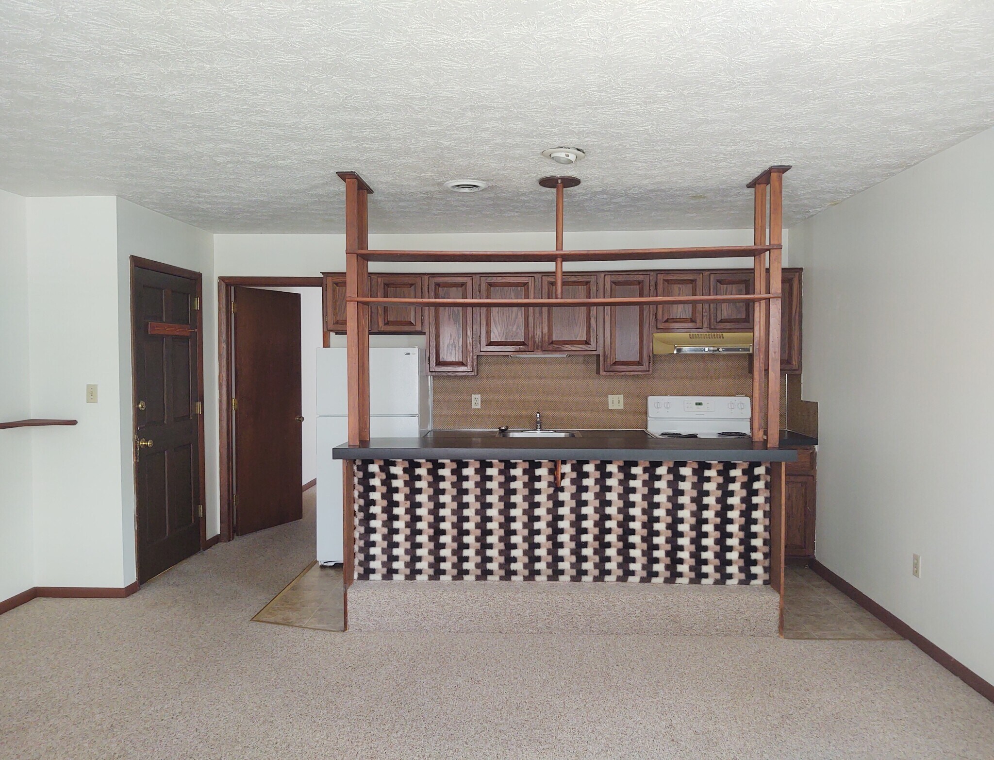 Living Room/Kitchen - 513 W Chocolate Ave