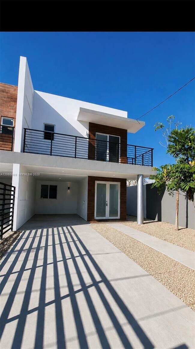 Building Photo - 3675 Thomas Ave