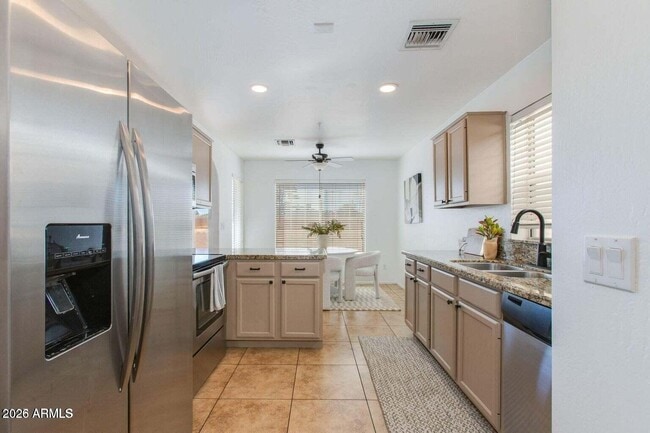 Building Photo - 2647 N Miller Rd