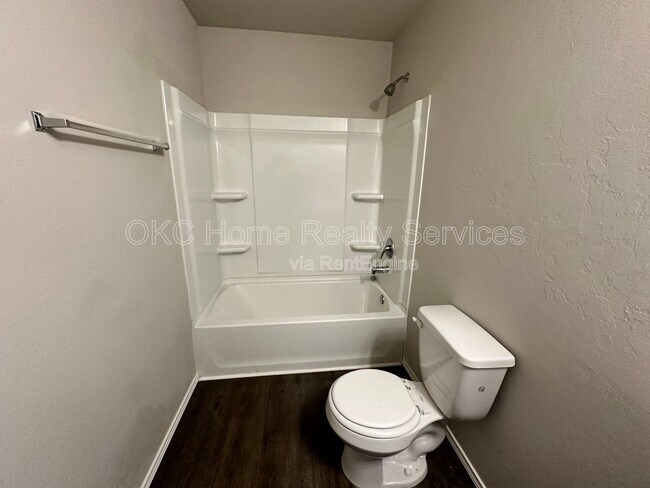 Building Photo - 9913 Rattlesnake Ln