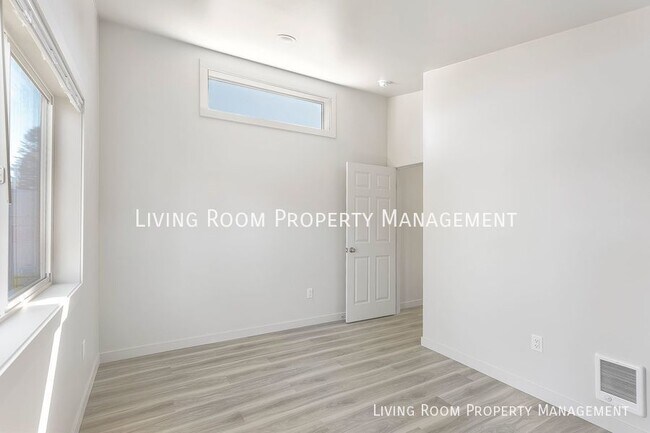 Building Photo - 8939 N Fortune Ave