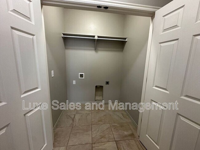 Building Photo - 1316 Garden Gate Dr