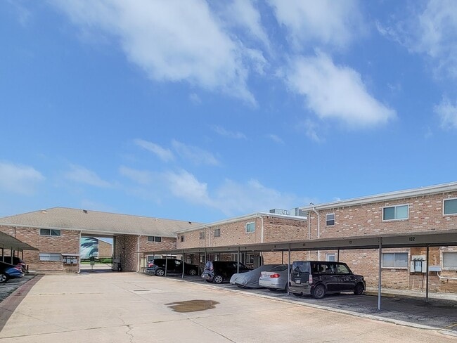 Building Photo - Charming and spacious one bedroom upstairs unit located in the courtyard by Clear Lake. New paint...
