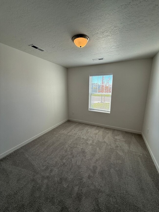 Building Photo - Half Off First Months Rent!- Unfurnished H...