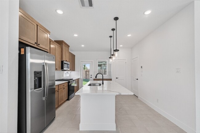 Building Photo - 24011 Breezy Bank Trl