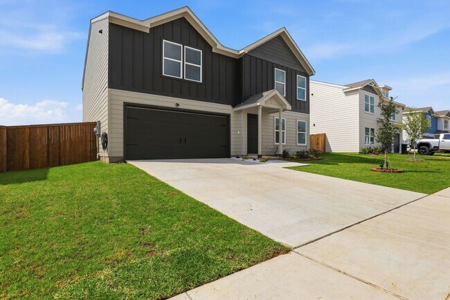 Building Photo - Contemporary in Cleburne!
