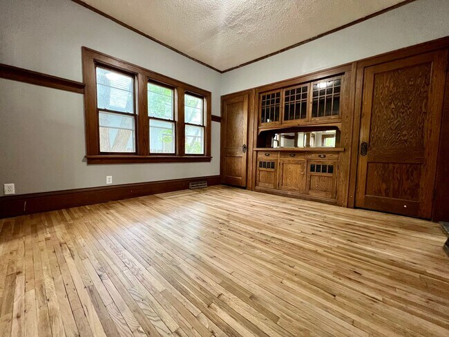 Building Photo - Wonderful 2 Bedroom 1 Bath Single Family Home!!