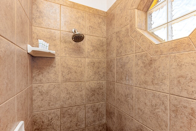 Building Photo - 3161 Newport Dr