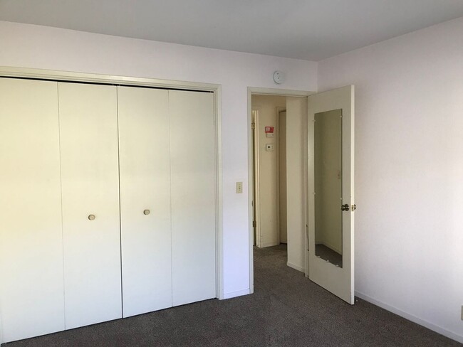 Building Photo - 1284 4th St