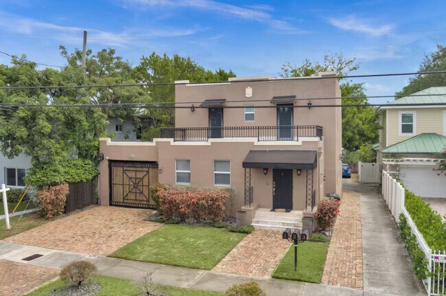 Building Photo - 200 NE 16th Ave