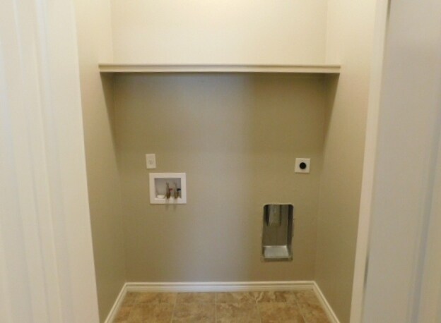 Building Photo - 703 Sladecek Dr
