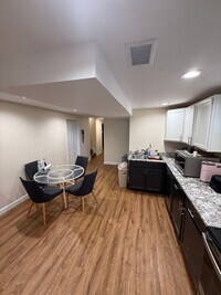 Building Photo - 3 Bedroom 1 Bathroom Available in Anshutz Medical Center Area