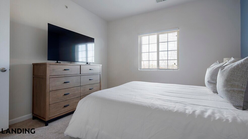 Building Photo - 9015 Kings Grant Dr