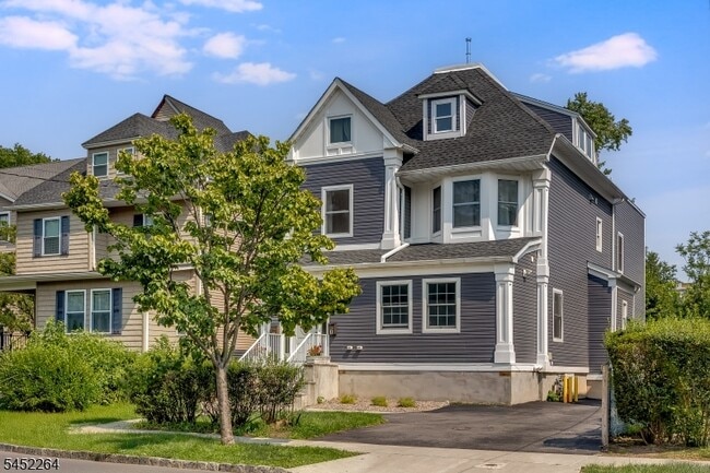 Building Photo - 47 Greenwood Ave
