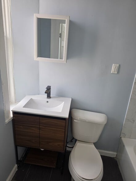 Building Photo - 300 Lyons Ave