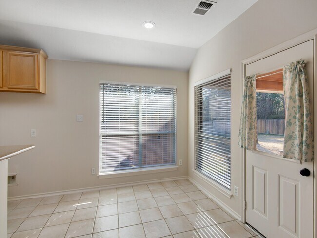 Building Photo - 30 Jewelsford Dr