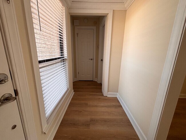 Building Photo - 2 Bed 2 Bath Luxury Waterfront Townhome with Screened Lanai & Garage!