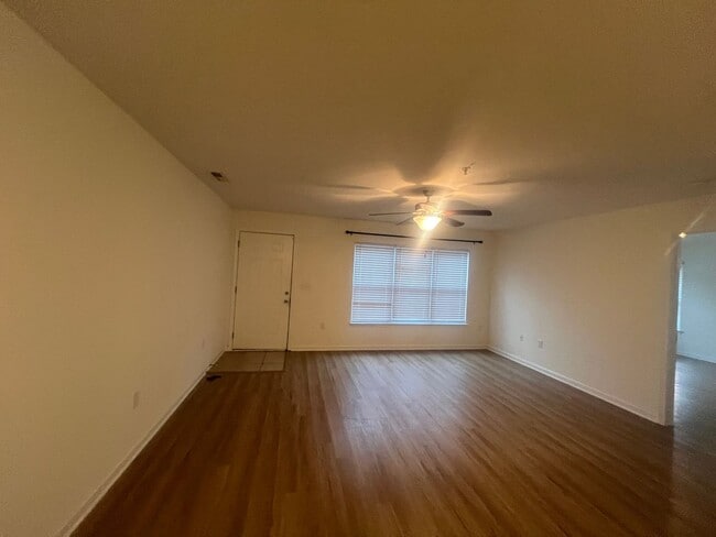 Primary Photo - Central Wilmington, ground floor end unit, large 2 BR with porch(The Gardens)