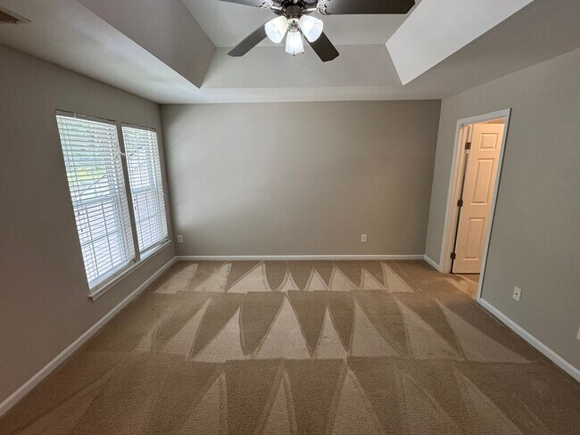 Building Photo - 152 N Arcadian Way
