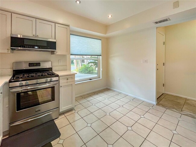 Building Photo - 5060 Village Garden Dr